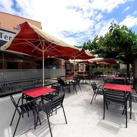 Hostal Mas Ferrer Cornellá de Terri Esterno foto