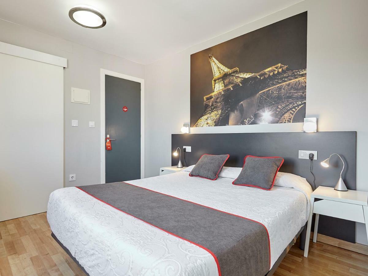 Hostal Mas Ferrer Cornellá de Terri Esterno foto