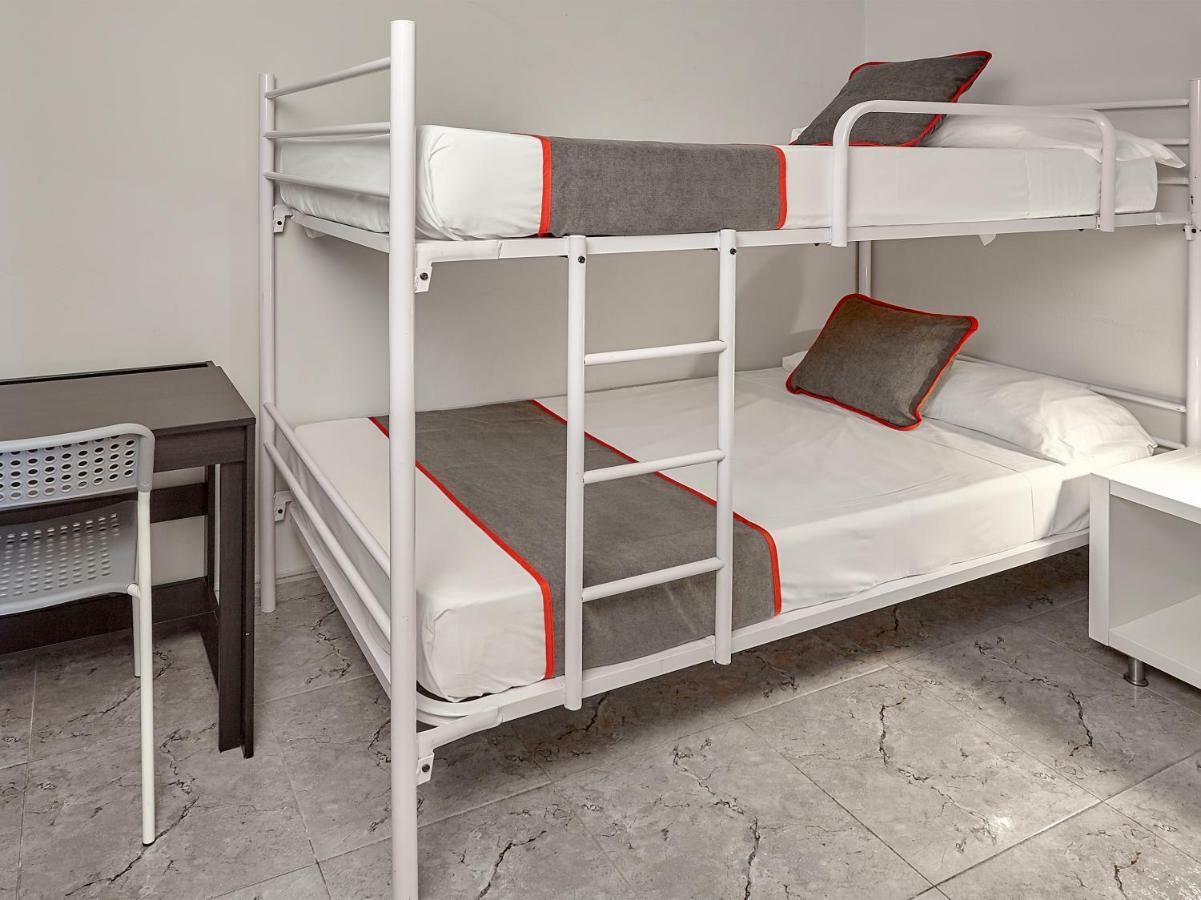 Hostal Mas Ferrer Cornellá de Terri Esterno foto