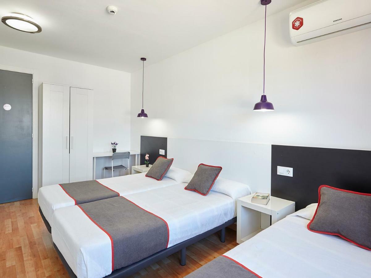 Hostal Mas Ferrer Cornellá de Terri Esterno foto
