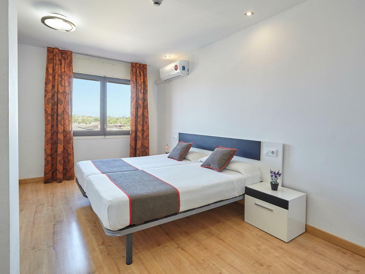 Hostal Mas Ferrer Cornellá de Terri Esterno foto