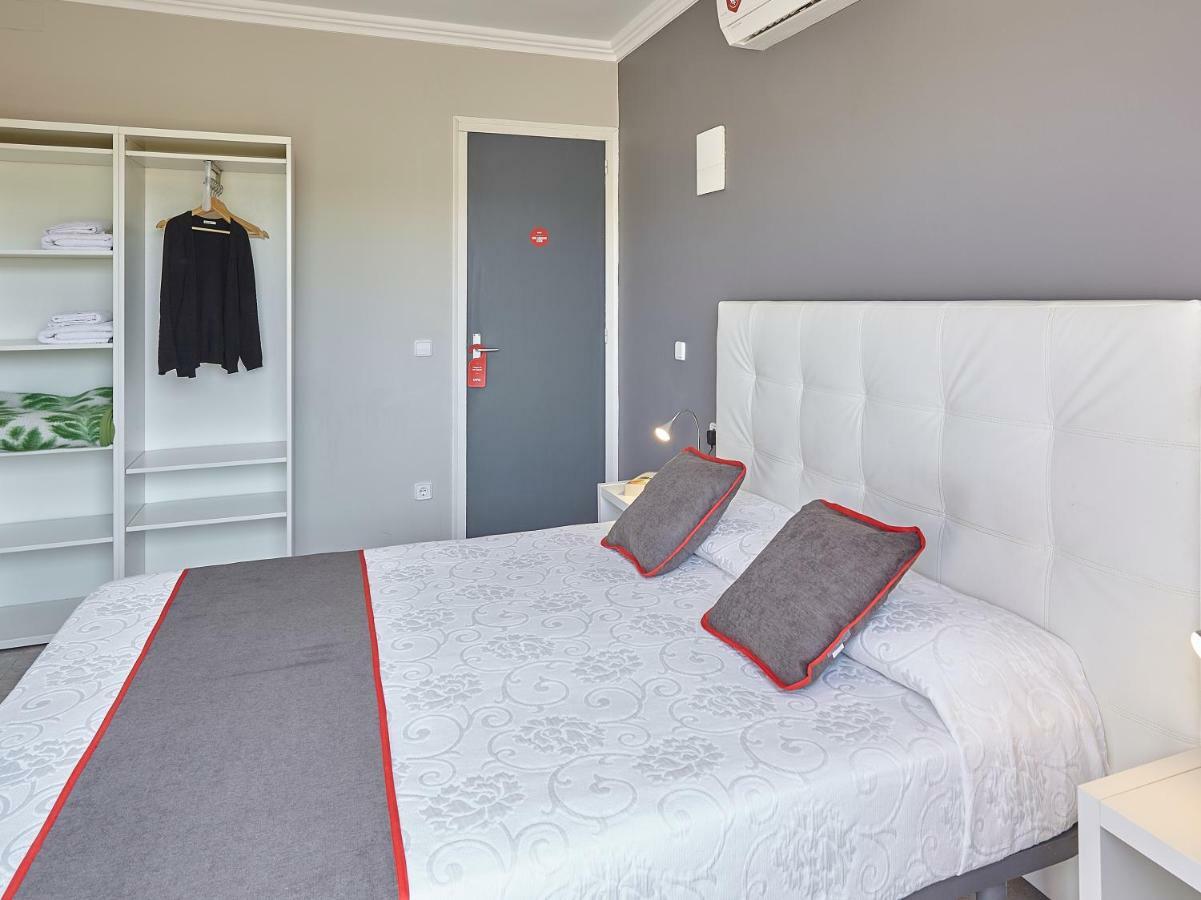 Hostal Mas Ferrer Cornellá de Terri Esterno foto