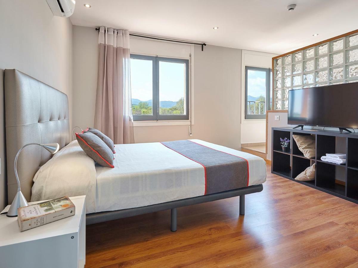 Hostal Mas Ferrer Cornellá de Terri Esterno foto