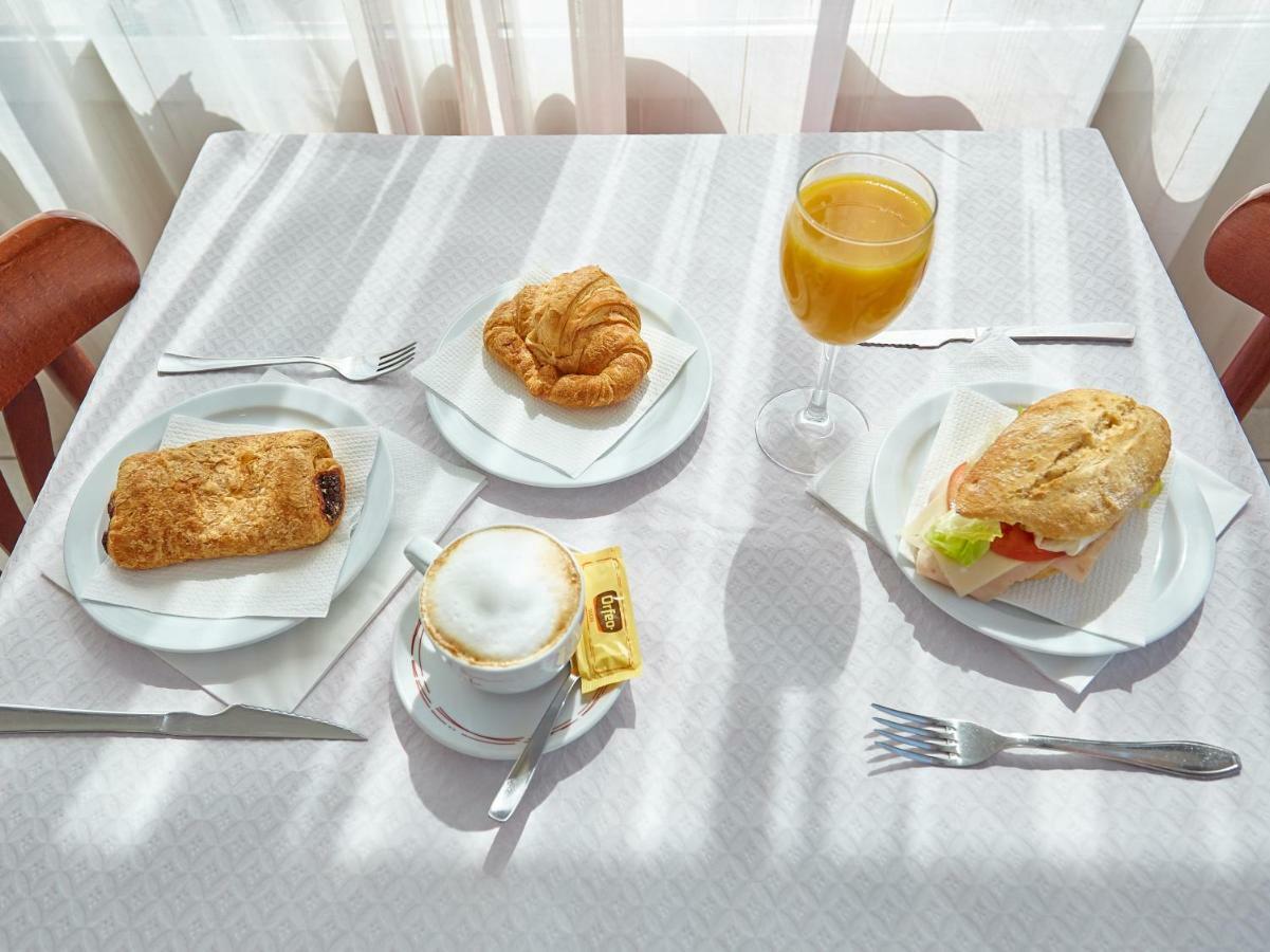 Hostal Mas Ferrer Cornellá de Terri Esterno foto