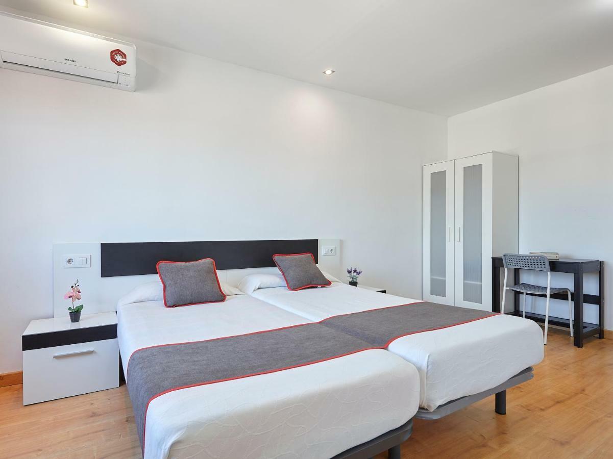 Hostal Mas Ferrer Cornellá de Terri Esterno foto
