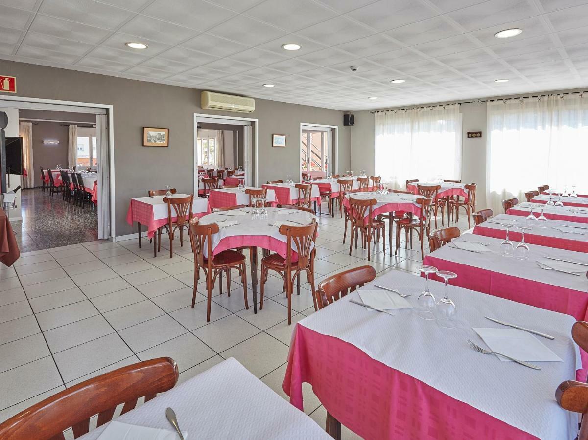 Hostal Mas Ferrer Cornellá de Terri Esterno foto