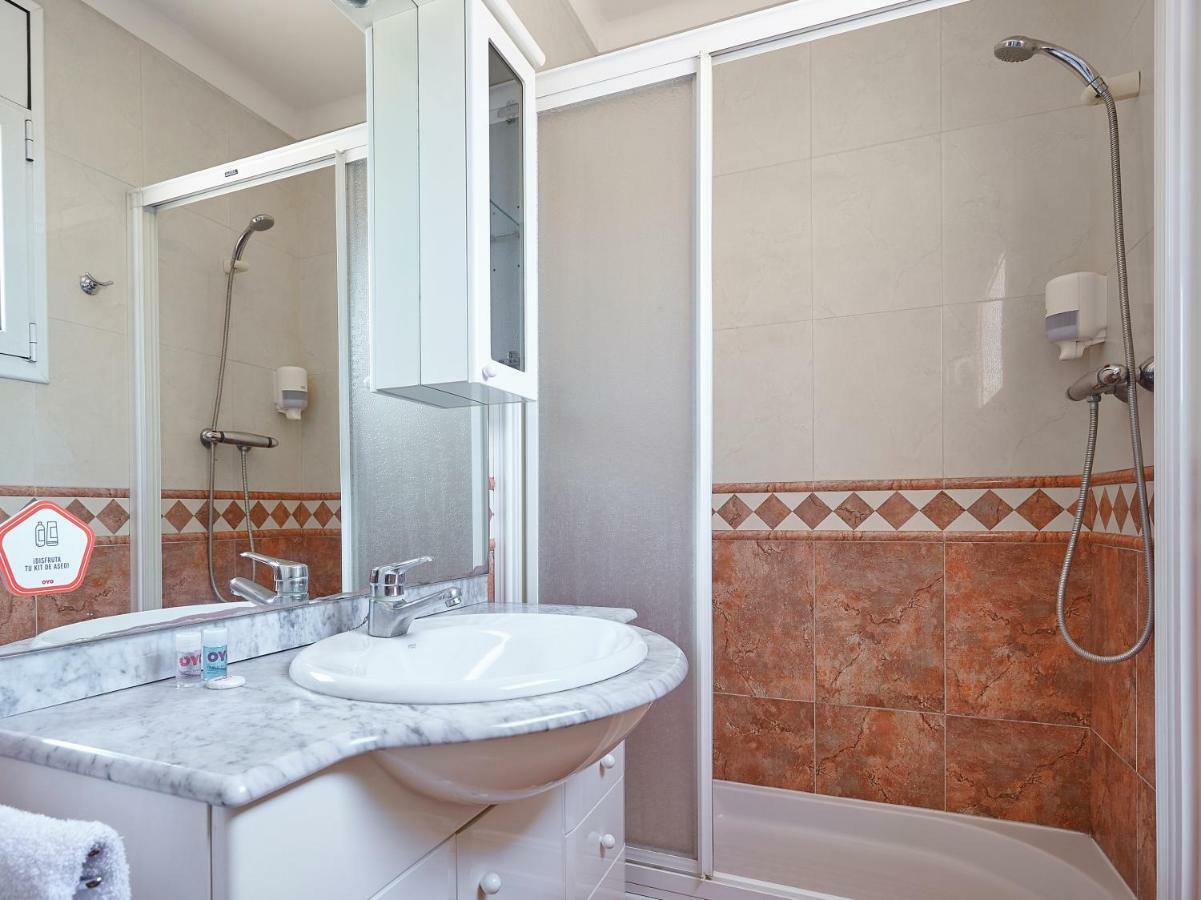 Hostal Mas Ferrer Cornellá de Terri Esterno foto