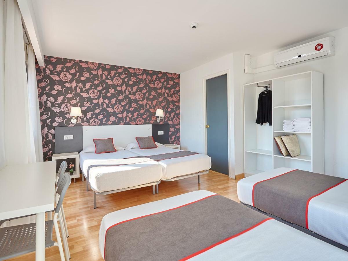 Hostal Mas Ferrer Cornellá de Terri Esterno foto