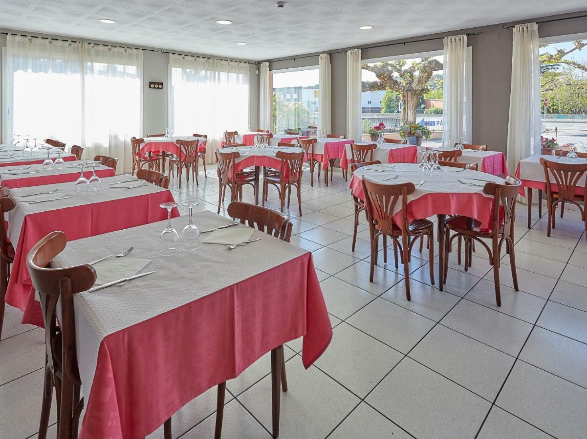 Hostal Mas Ferrer Cornellá de Terri Esterno foto