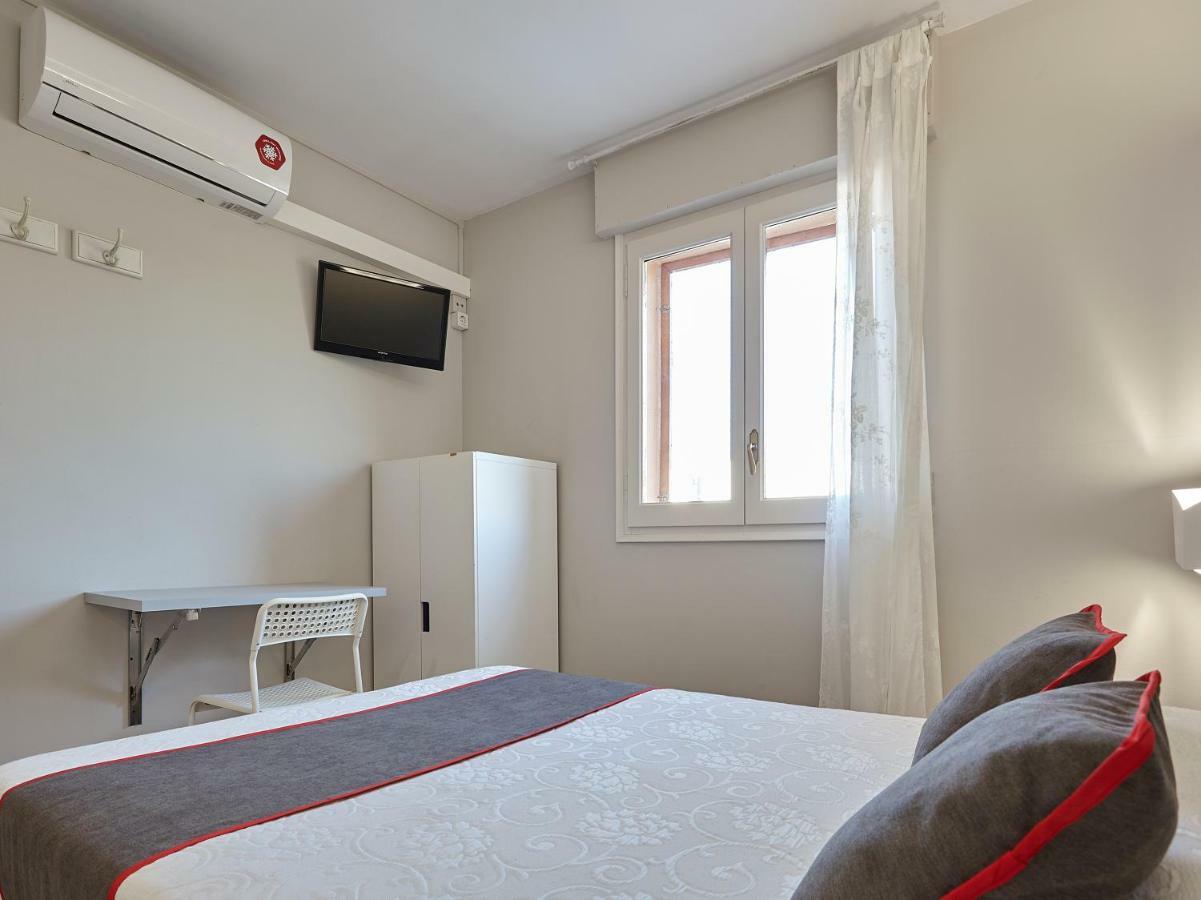 Hostal Mas Ferrer Cornellá de Terri Esterno foto