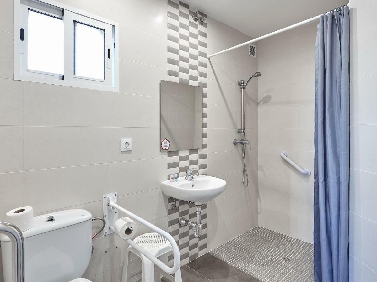 Hostal Mas Ferrer Cornellá de Terri Esterno foto