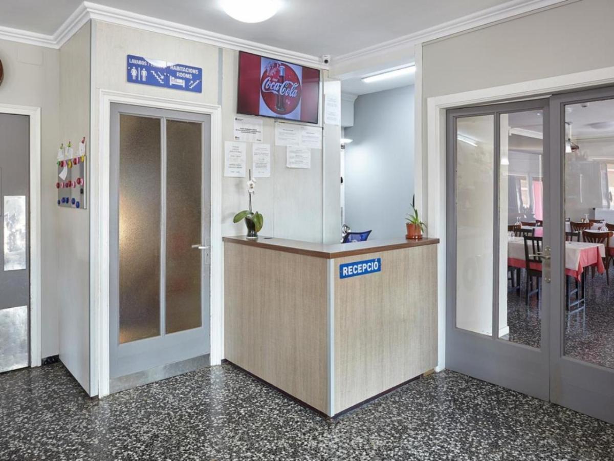 Hostal Mas Ferrer Cornellá de Terri Esterno foto
